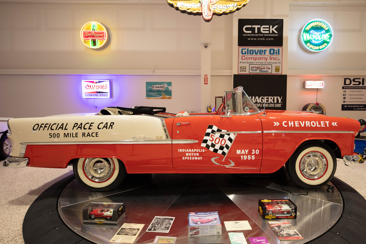 Les voitures "Pace Car". 1955-chevrolet-bel-air-indy-pace-car-16