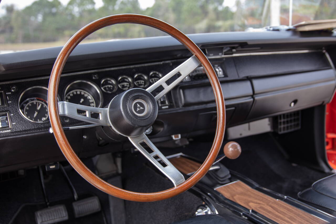 Introducir 52+ imagen 1969 dodge charger daytona interior