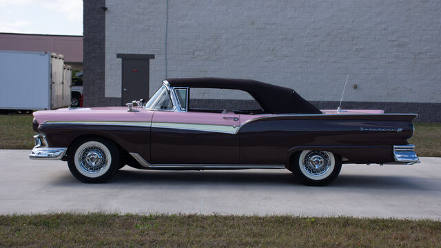 1957 Ford Fairlane 500 Sunliner