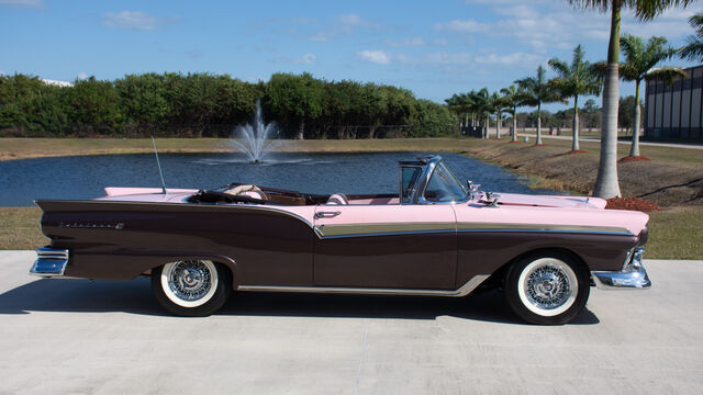 1957 Ford Fairlane 500 Sunliner