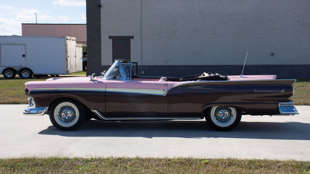 1957 Ford Fairlane 500 Sunliner