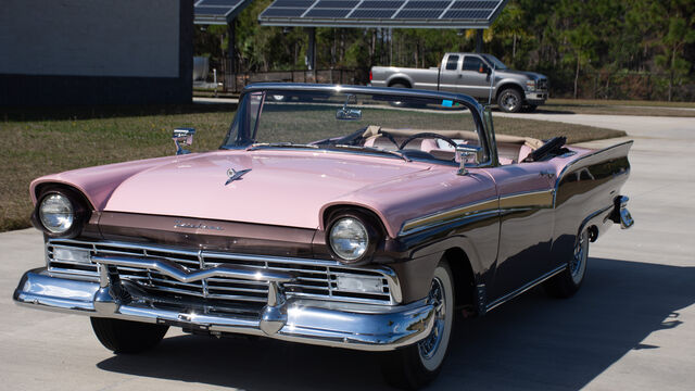1957 Ford Fairlane 500 Sunliner