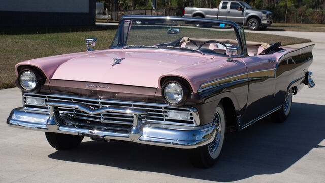 1957 Ford Fairlane 500 Sunliner