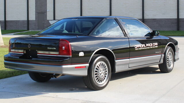 1988 Oldsmobile Cutlass Supreme Pace Car
