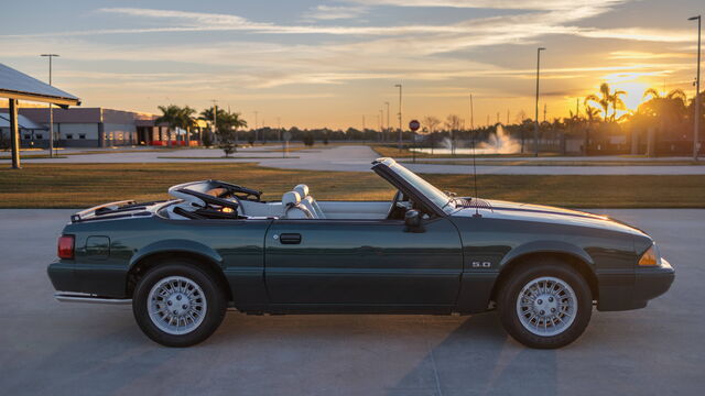 1990 Ford Mustang GT Convertible â��7 UP Editionâ��