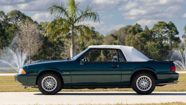 1990 Ford Mustang GT Convertible â��7 UP Editionâ��