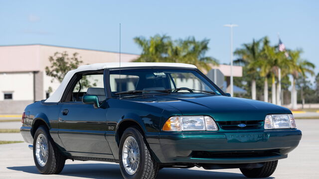 1990 Ford Mustang GT Convertible â��7 UP Editionâ��