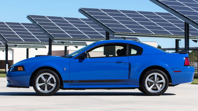 2003 Ford Mustang Mach 1