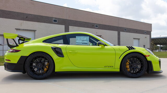 2018 Porsche GT2 RS Weissach Package 