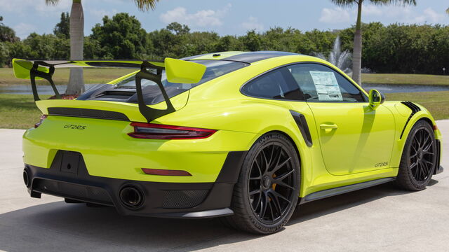 2018 Porsche GT2 RS Weissach Package 