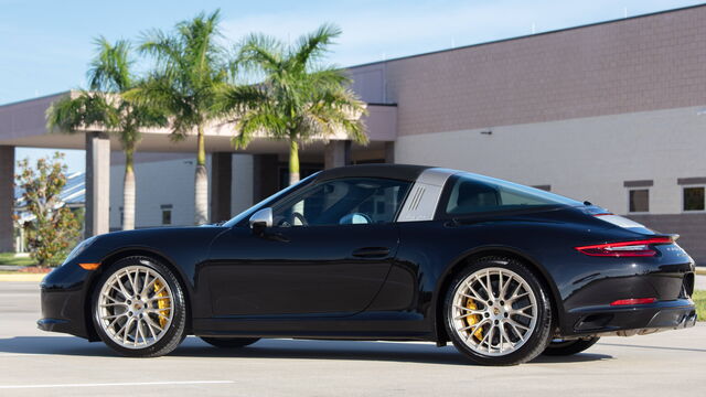 2019 Porsche 911 Targa 4 GTS 