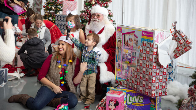 Santa arrives at 2018 Jingle Jet