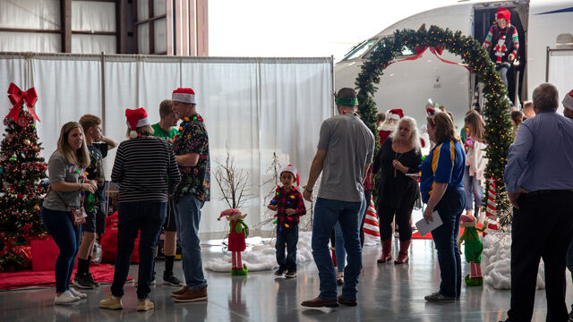 Families in need arrive at 2018 Jingle Jet