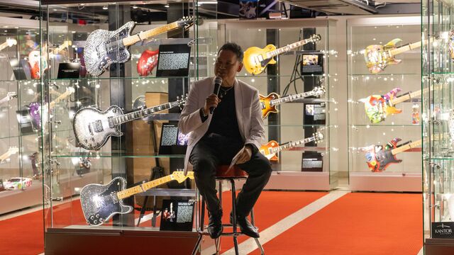 Robert Kantor Guitar Unveiling