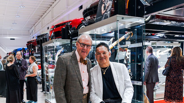 Robert Kantor Guitar Unveiling