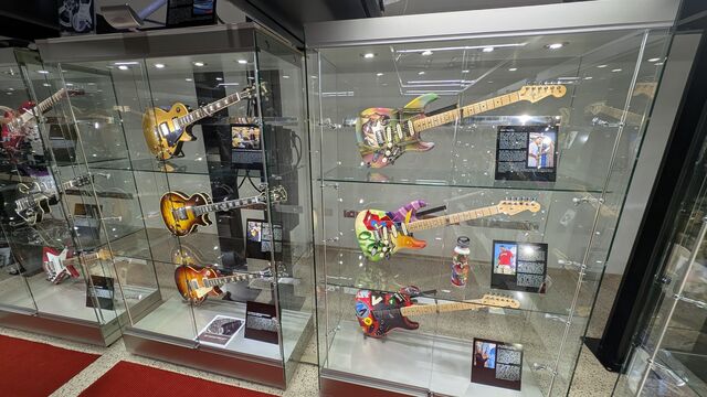 Robert Kantor Guitar Unveiling