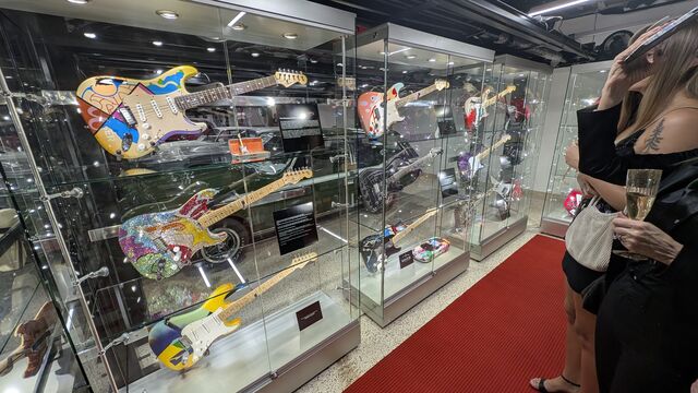 Robert Kantor Guitar Unveiling