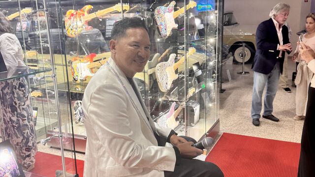 Robert Kantor Guitar Unveiling